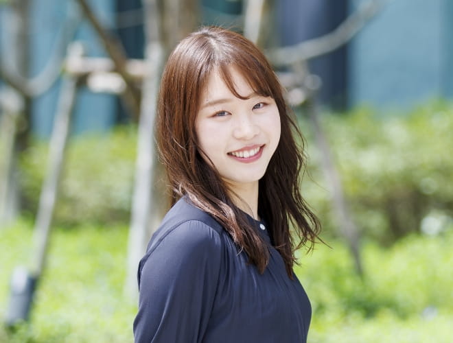 女性の写真
